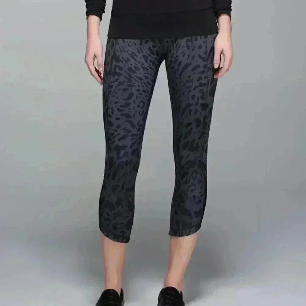 Lululemon Just Breathe Crop-Sz 8 - Picture 7 of 8